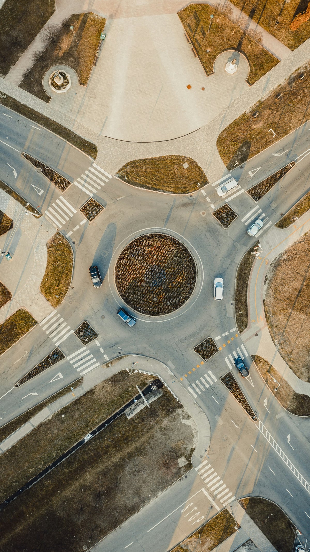 Luchtfoto van een kruispunt in de stad