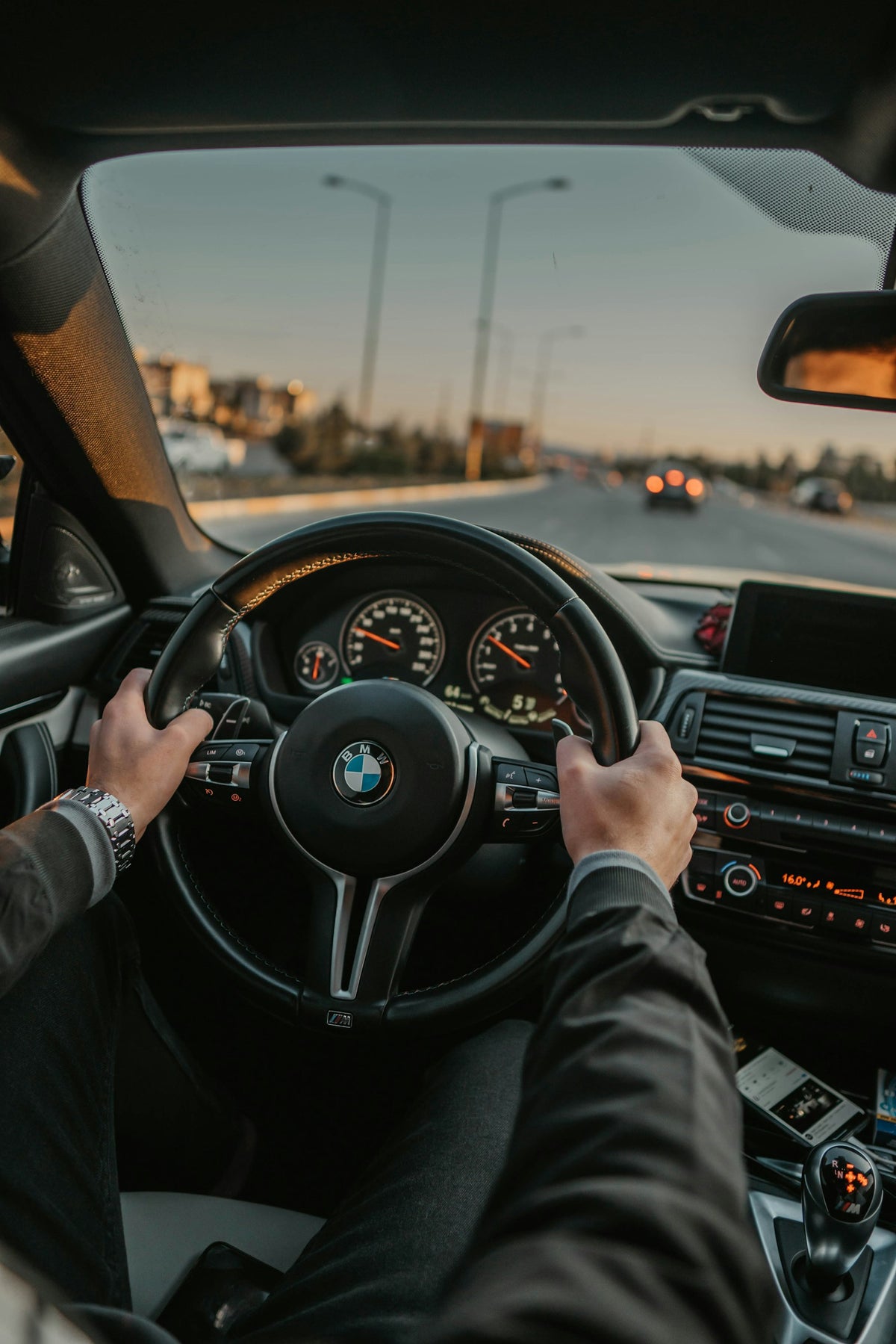 Rijschoolauto klaar voor een rijles
